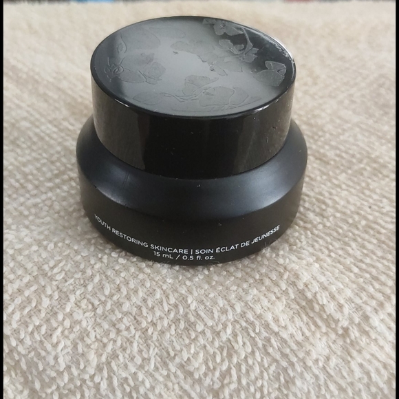 Nannette de Gaspe's Eye cream - Picture 3 of 4